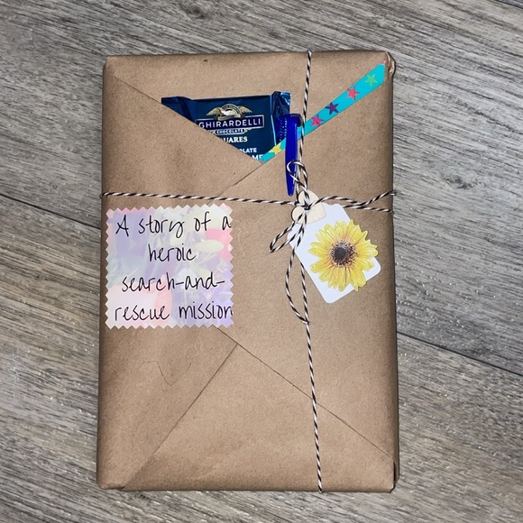 BLIND DATE WITH A BOOK - Picture 4 of 9